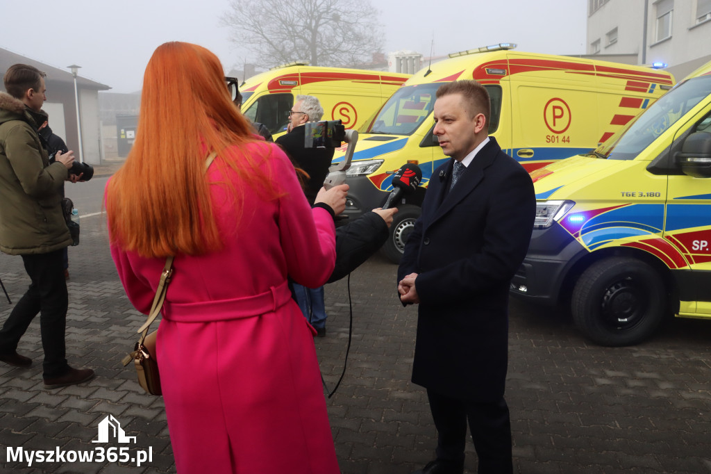 Fotorelacja: Briefing prasowy - zakup trzech ambulansów dla SPZOZ w Myszkowie