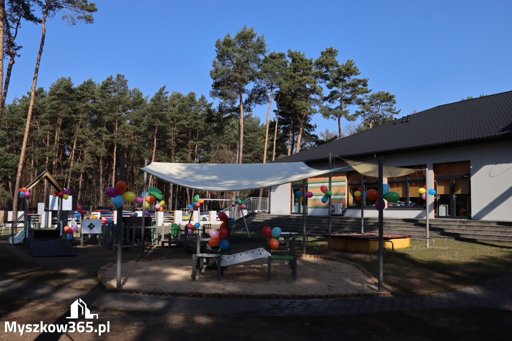 Fotorelacja: Nowe place zabaw przy Żłobkach Gminnych w Poraju i Żarkach-Letnisku