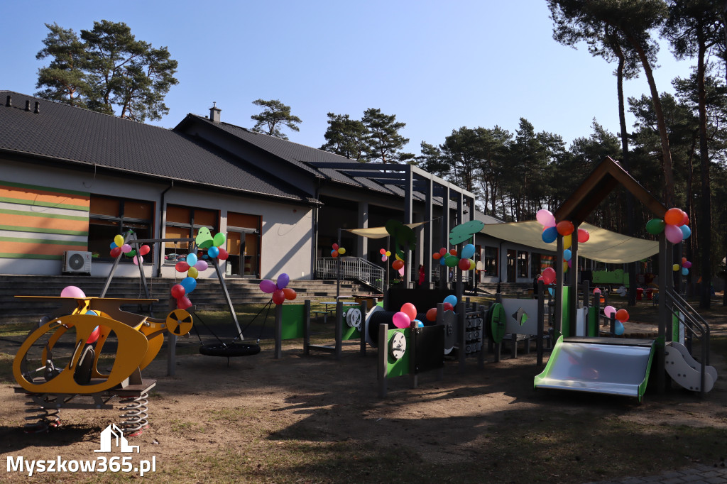 Fotorelacja: Nowe place zabaw przy Żłobkach Gminnych w Poraju i Żarkach-Letnisku