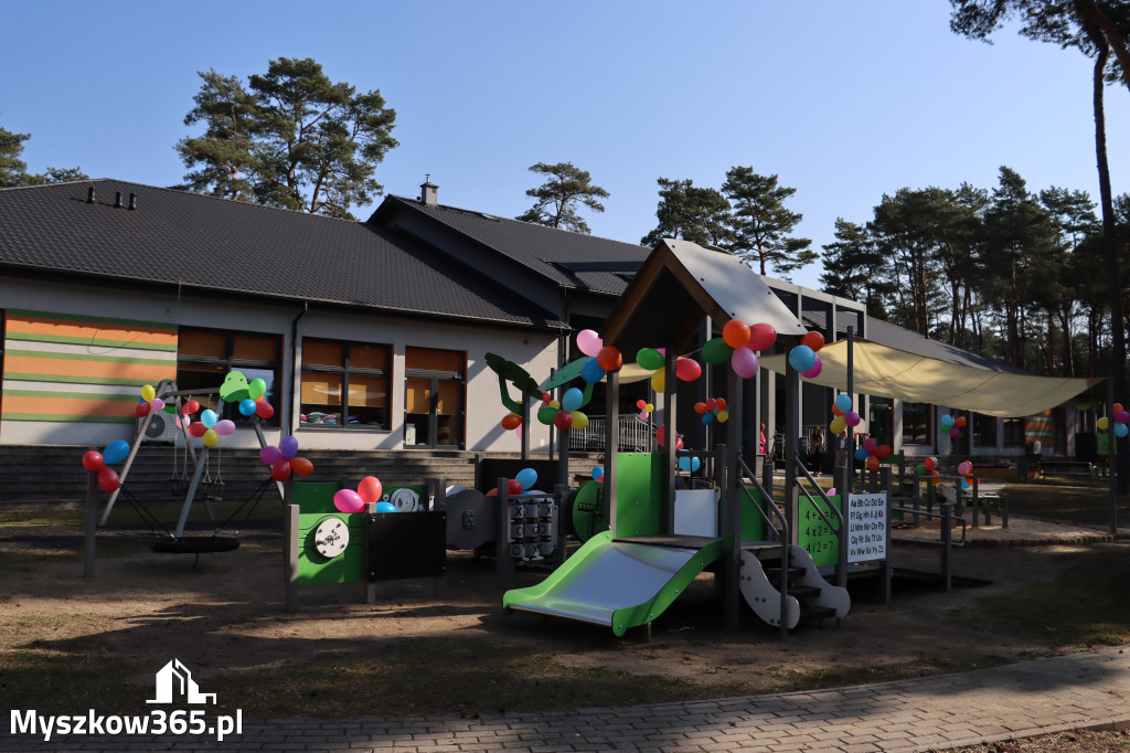 Fotorelacja: Nowe place zabaw przy Żłobkach Gminnych w Poraju i Żarkach-Letnisku