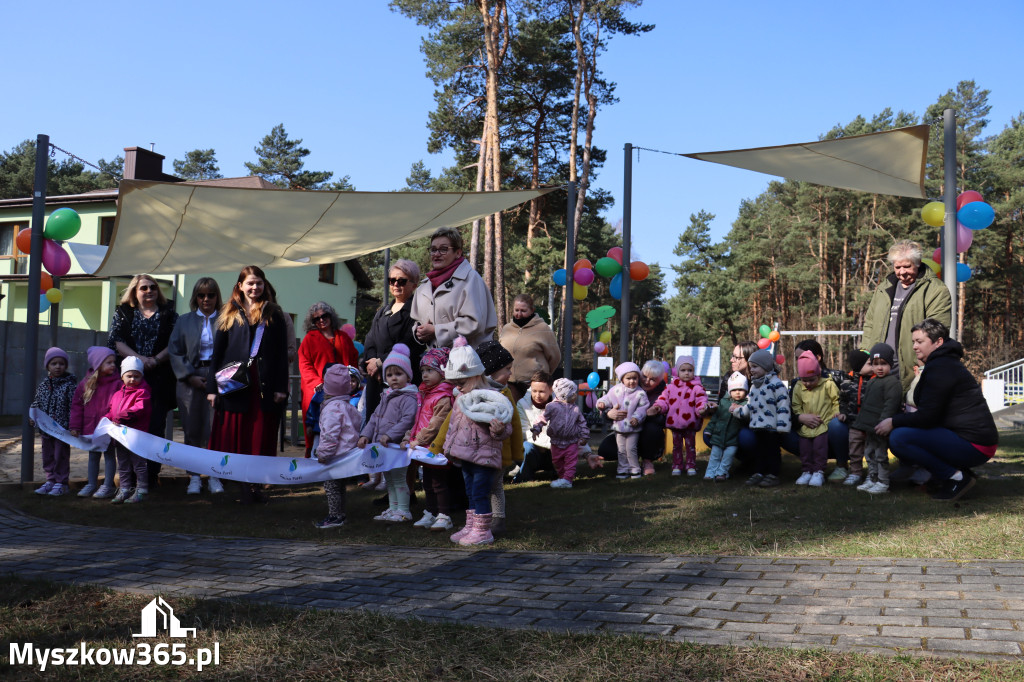 Fotorelacja: Nowe place zabaw przy Żłobkach Gminnych w Poraju i Żarkach-Letnisku
