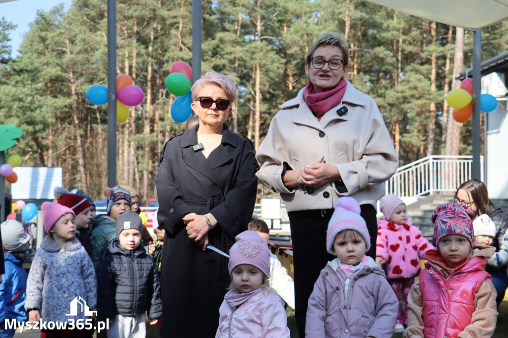 Fotorelacja: Nowe place zabaw przy Żłobkach Gminnych w Poraju i Żarkach-Letnisku