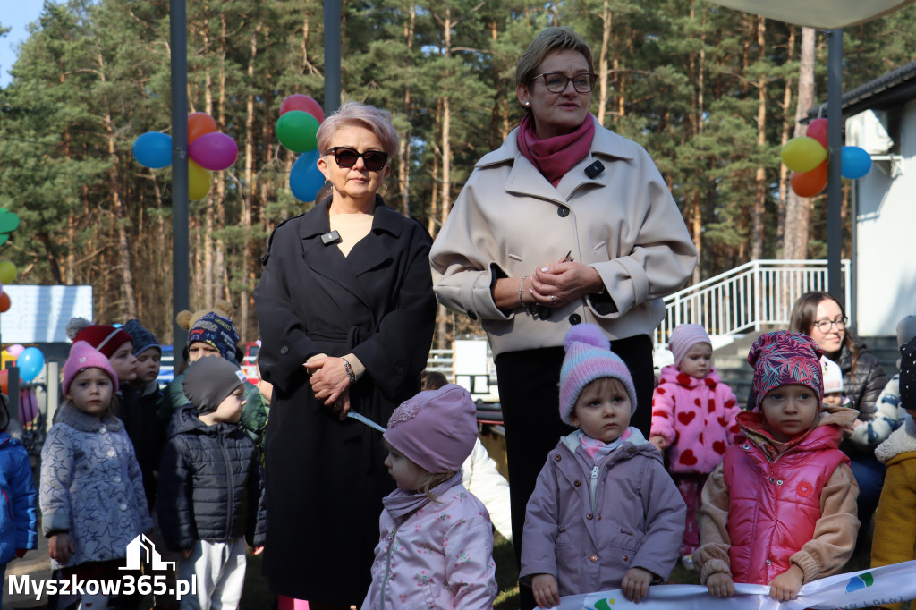 Fotorelacja: Nowe place zabaw przy Żłobkach Gminnych w Poraju i Żarkach-Letnisku