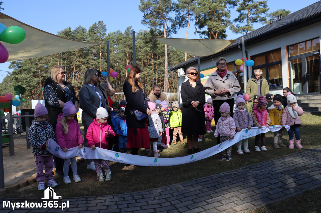 Fotorelacja: Nowe place zabaw przy Żłobkach Gminnych w Poraju i Żarkach-Letnisku