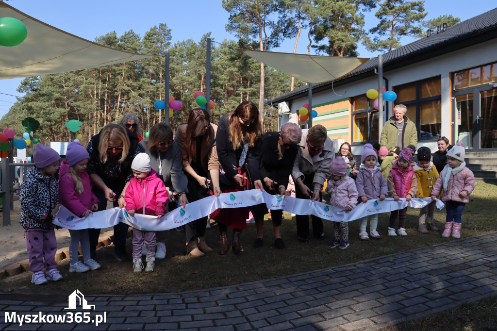 Fotorelacja: Nowe place zabaw przy Żłobkach Gminnych w Poraju i Żarkach-Letnisku
