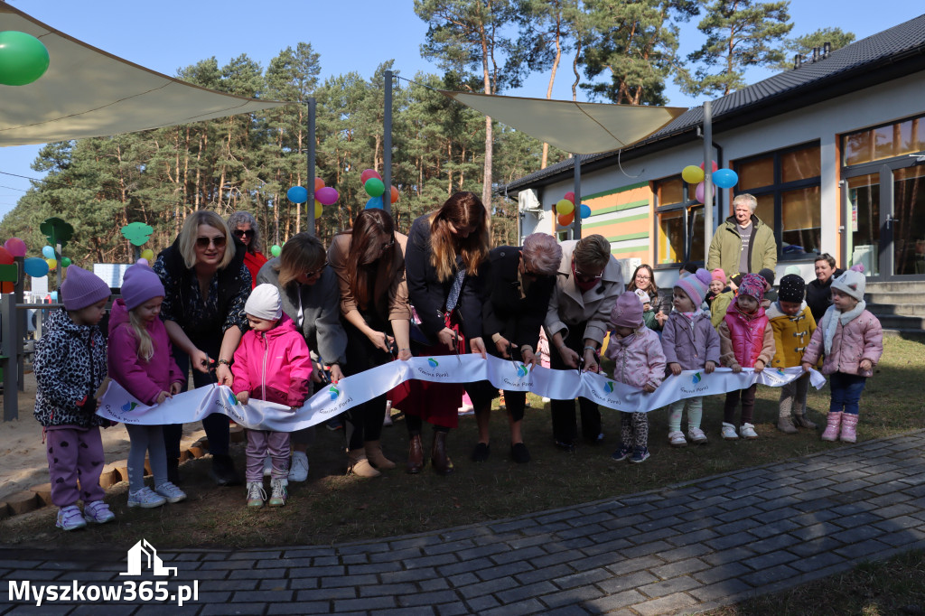 Fotorelacja: Nowe place zabaw przy Żłobkach Gminnych w Poraju i Żarkach-Letnisku