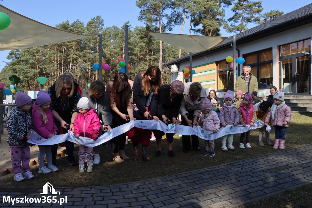 Fotorelacja: Nowe place zabaw przy Żłobkach Gminnych w Poraju i Żarkach-Letnisku
