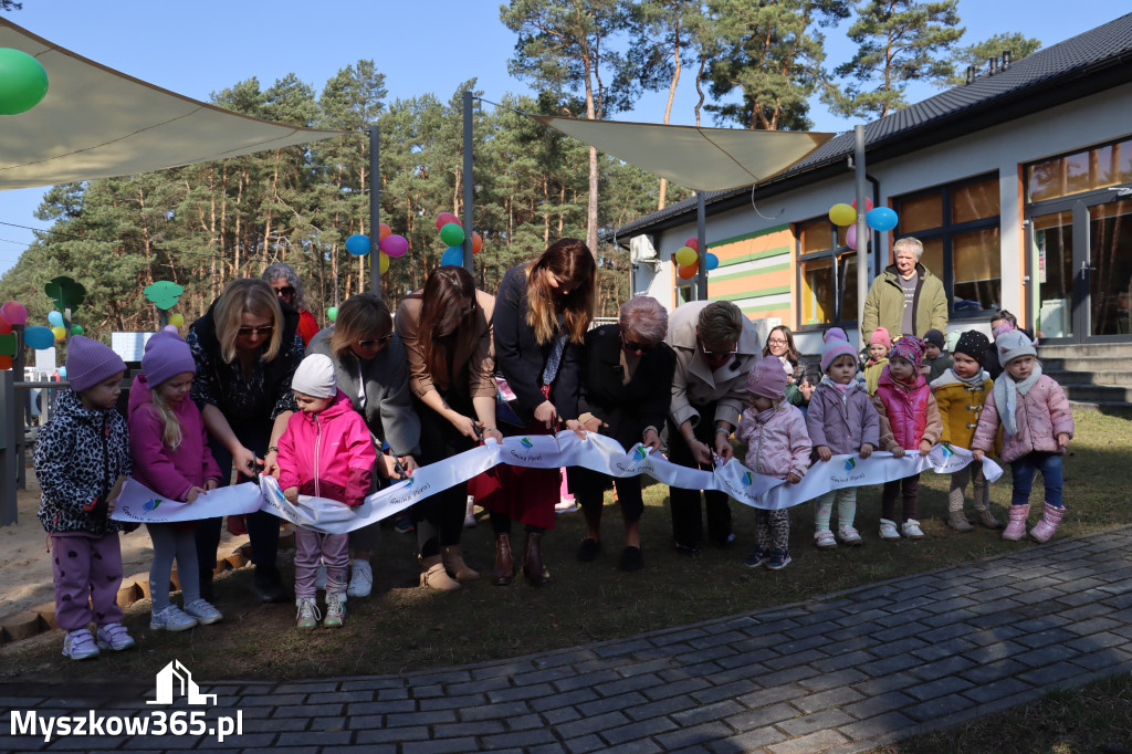 Fotorelacja: Nowe place zabaw przy Żłobkach Gminnych w Poraju i Żarkach-Letnisku