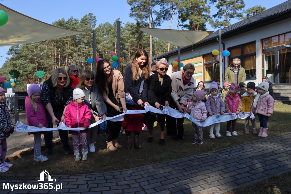 Fotorelacja: Nowe place zabaw przy Żłobkach Gminnych w Poraju i Żarkach-Letnisku