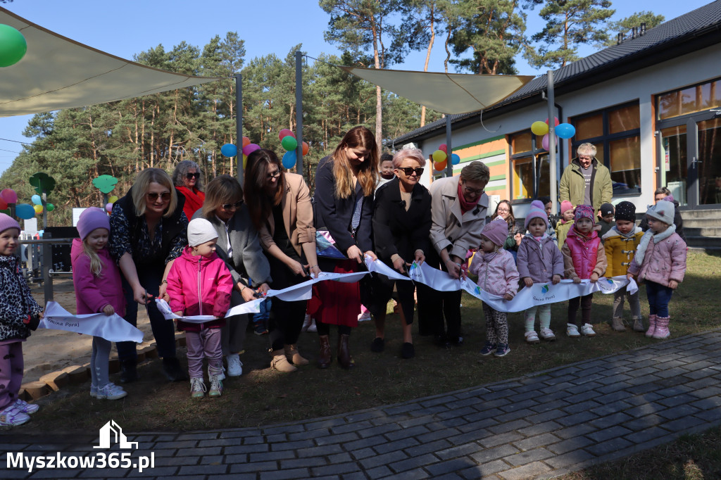 Fotorelacja: Nowe place zabaw przy Żłobkach Gminnych w Poraju i Żarkach-Letnisku