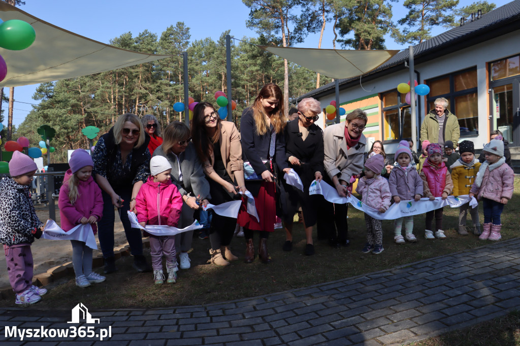 Fotorelacja: Nowe place zabaw przy Żłobkach Gminnych w Poraju i Żarkach-Letnisku