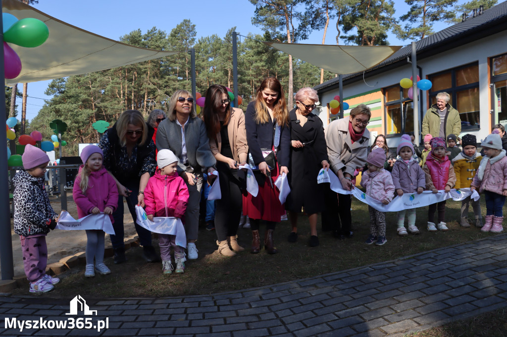 Fotorelacja: Nowe place zabaw przy Żłobkach Gminnych w Poraju i Żarkach-Letnisku