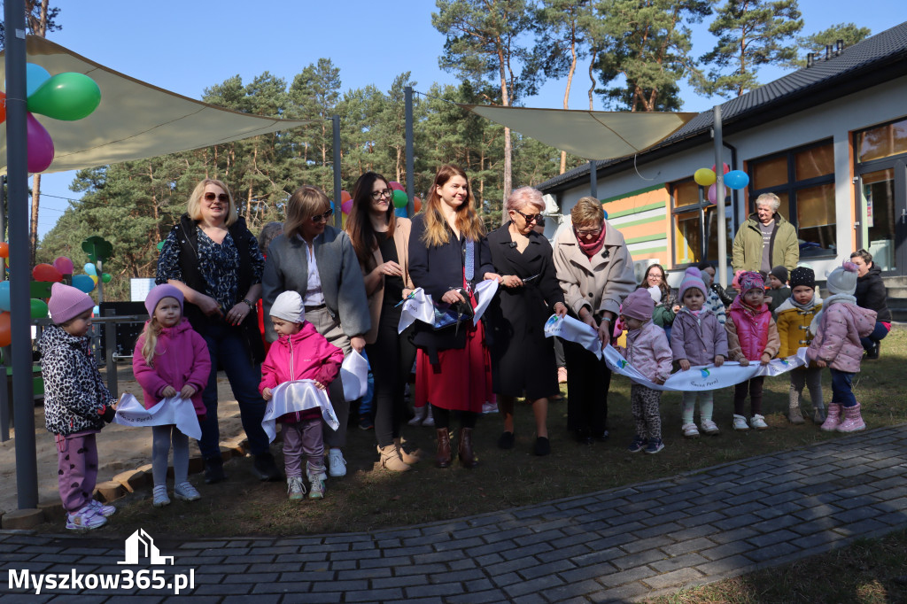 Fotorelacja: Nowe place zabaw przy Żłobkach Gminnych w Poraju i Żarkach-Letnisku
