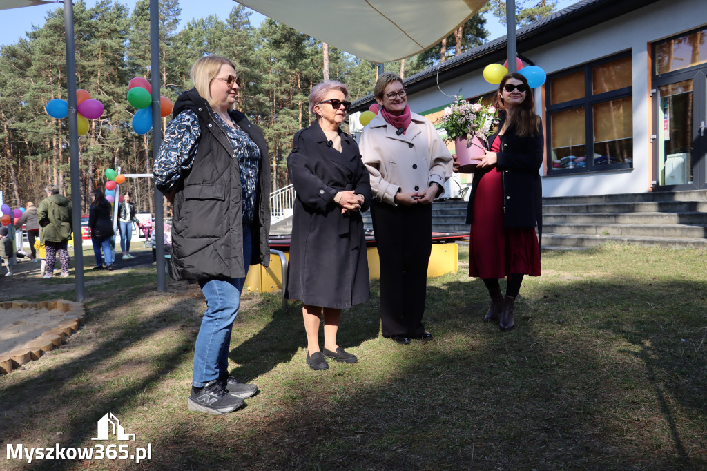 Fotorelacja: Nowe place zabaw przy Żłobkach Gminnych w Poraju i Żarkach-Letnisku
