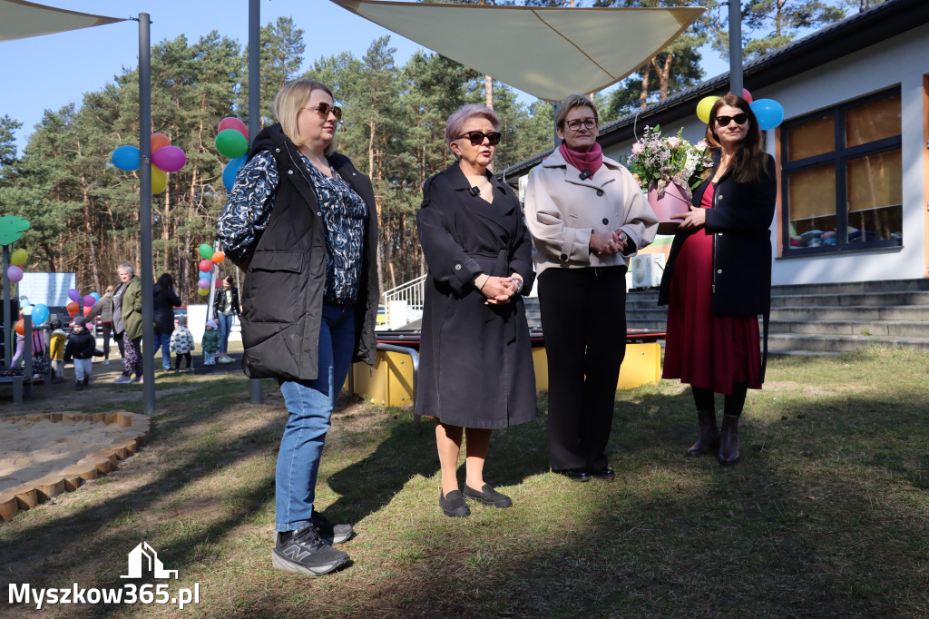 Fotorelacja: Nowe place zabaw przy Żłobkach Gminnych w Poraju i Żarkach-Letnisku