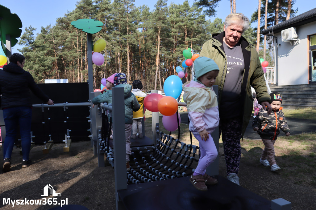 Fotorelacja: Nowe place zabaw przy Żłobkach Gminnych w Poraju i Żarkach-Letnisku