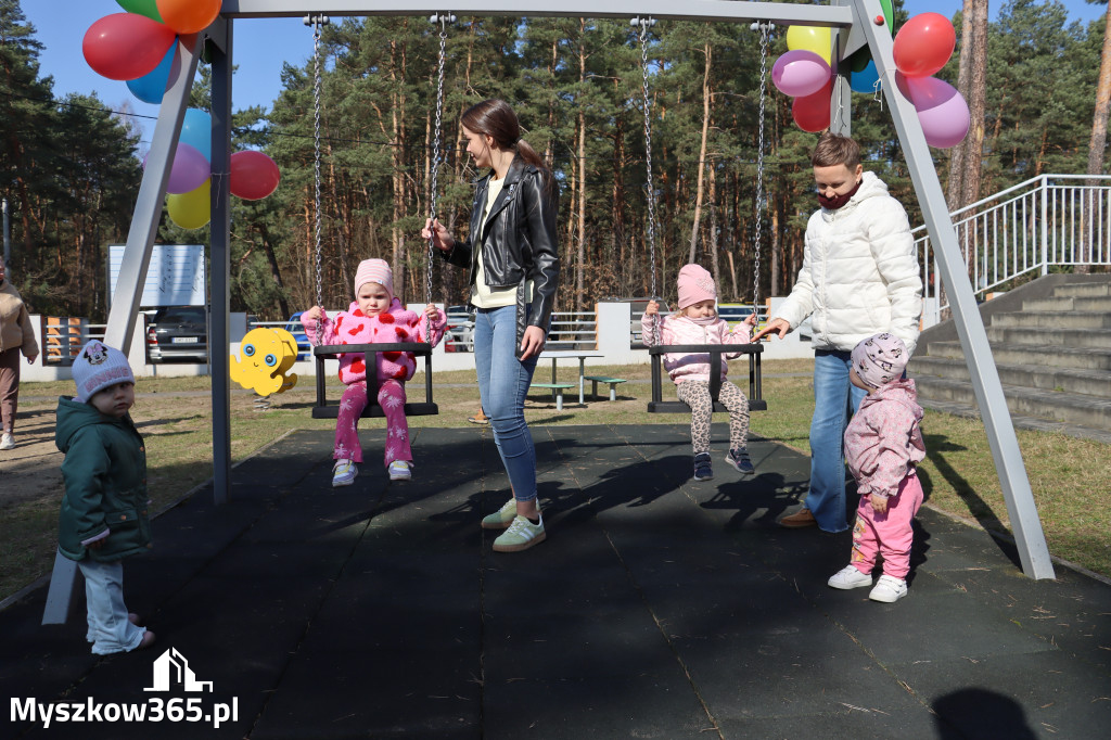Fotorelacja: Nowe place zabaw przy Żłobkach Gminnych w Poraju i Żarkach-Letnisku
