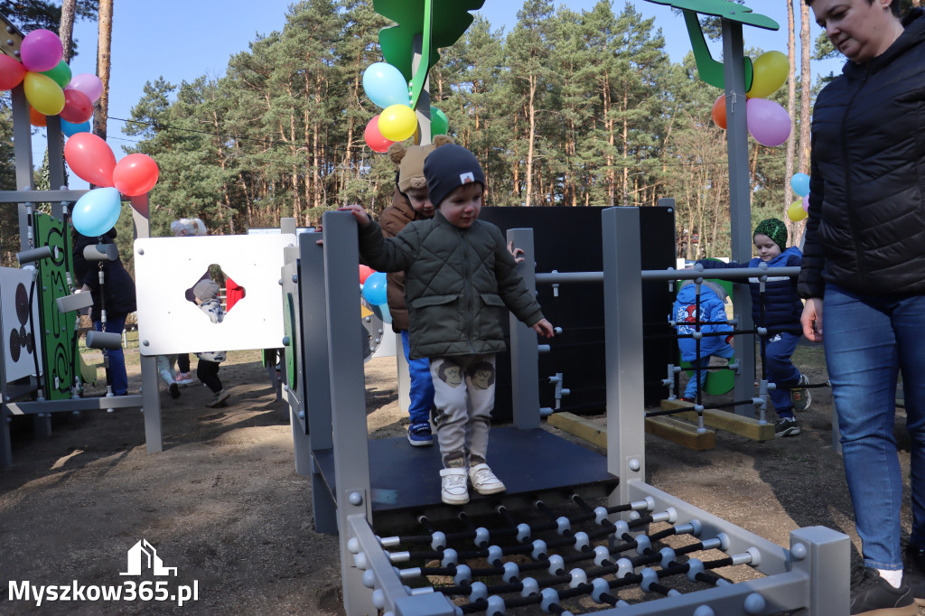 Fotorelacja: Nowe place zabaw przy Żłobkach Gminnych w Poraju i Żarkach-Letnisku
