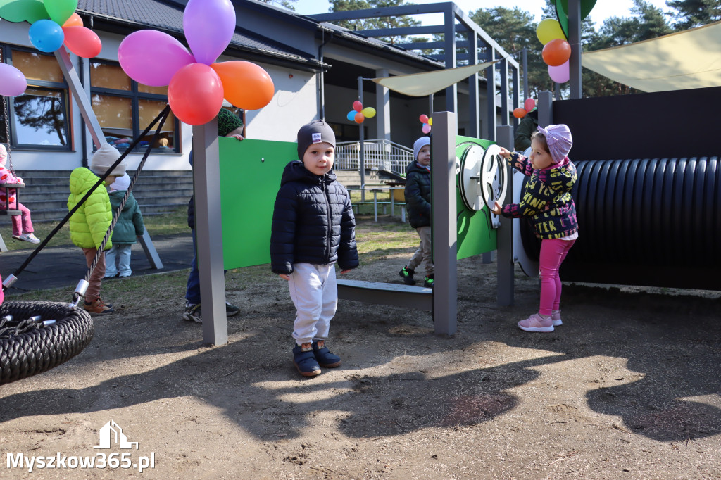 Fotorelacja: Nowe place zabaw przy Żłobkach Gminnych w Poraju i Żarkach-Letnisku