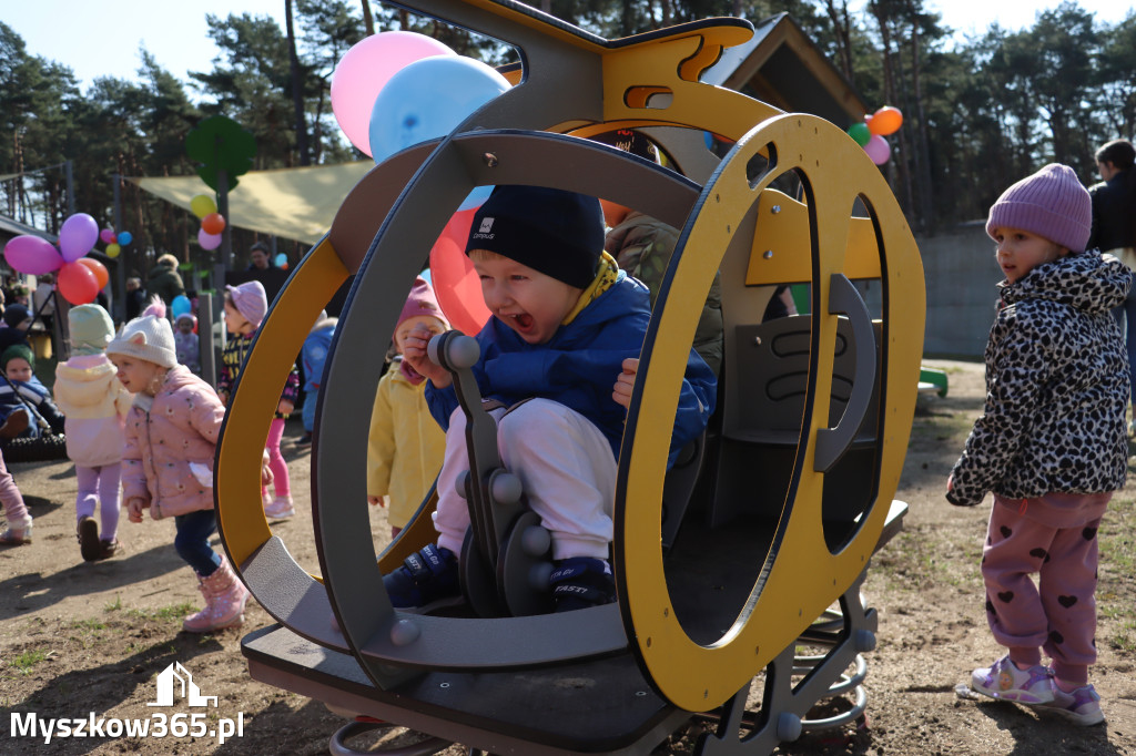 Fotorelacja: Nowe place zabaw przy Żłobkach Gminnych w Poraju i Żarkach-Letnisku