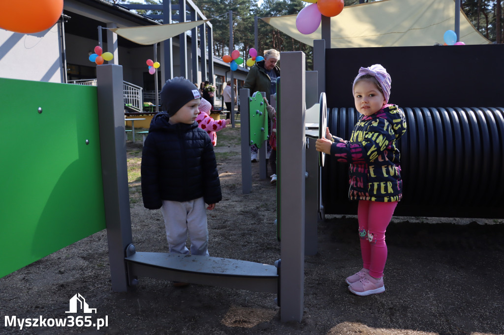 Fotorelacja: Nowe place zabaw przy Żłobkach Gminnych w Poraju i Żarkach-Letnisku
