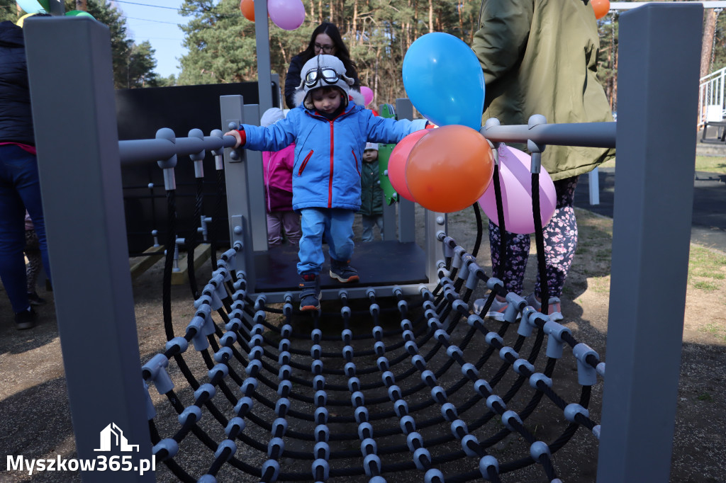 Fotorelacja: Nowe place zabaw przy Żłobkach Gminnych w Poraju i Żarkach-Letnisku