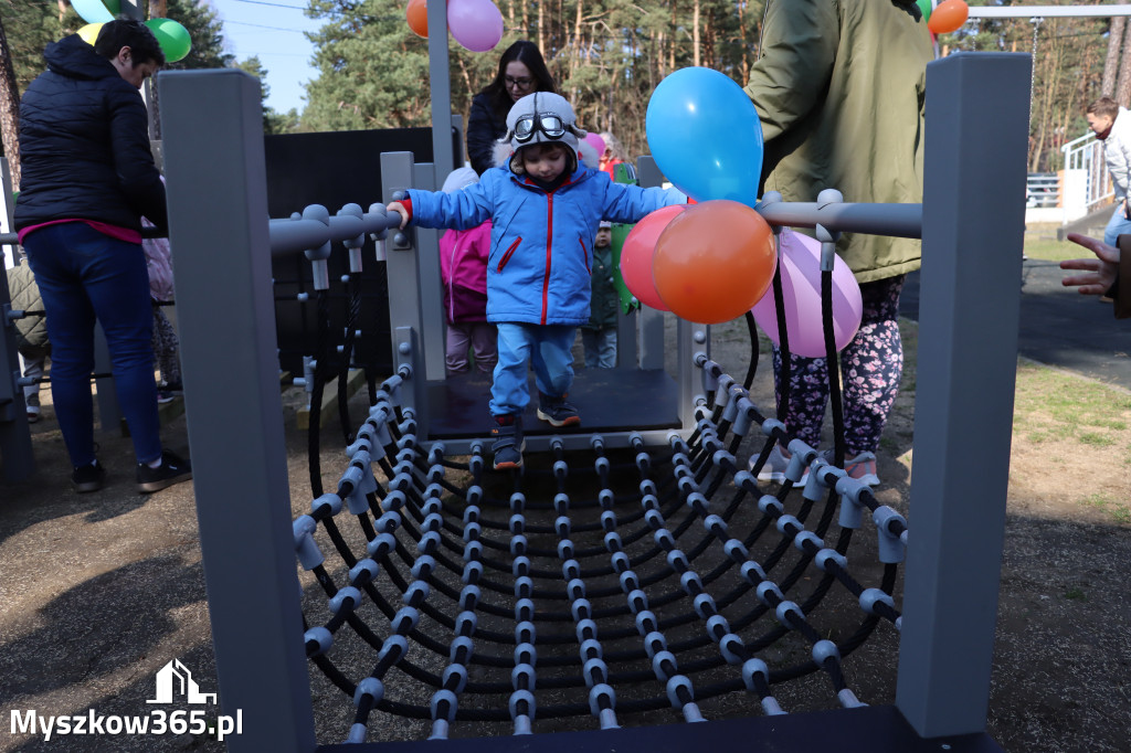 Fotorelacja: Nowe place zabaw przy Żłobkach Gminnych w Poraju i Żarkach-Letnisku
