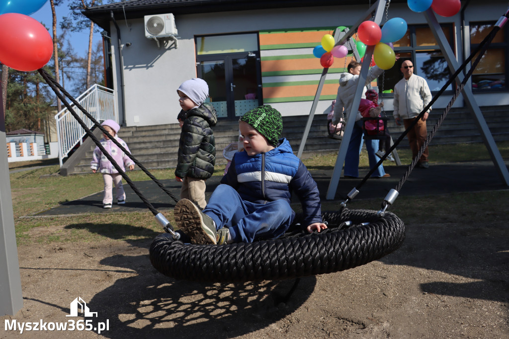 Fotorelacja: Nowe place zabaw przy Żłobkach Gminnych w Poraju i Żarkach-Letnisku