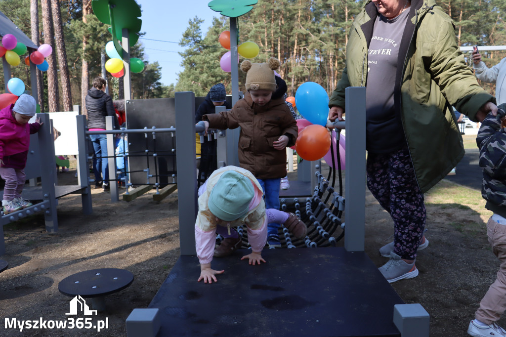 Fotorelacja: Nowe place zabaw przy Żłobkach Gminnych w Poraju i Żarkach-Letnisku