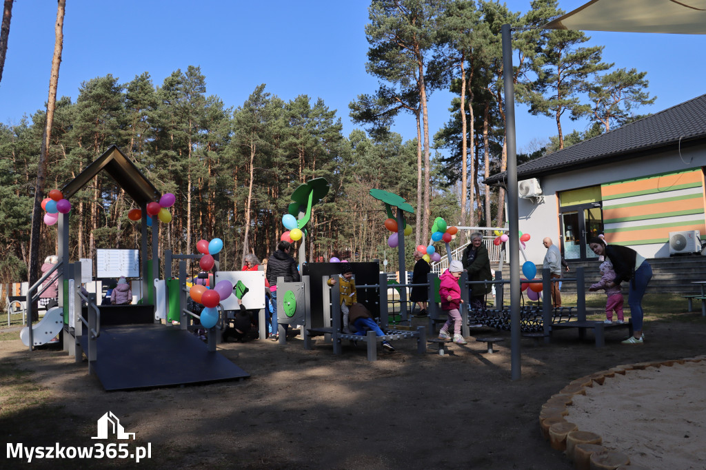 Fotorelacja: Nowe place zabaw przy Żłobkach Gminnych w Poraju i Żarkach-Letnisku