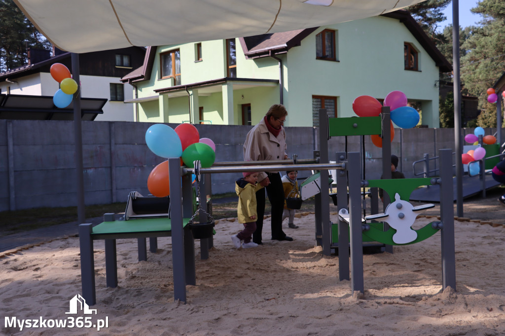 Fotorelacja: Nowe place zabaw przy Żłobkach Gminnych w Poraju i Żarkach-Letnisku
