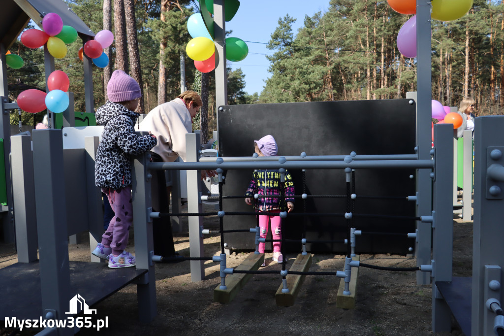 Fotorelacja: Nowe place zabaw przy Żłobkach Gminnych w Poraju i Żarkach-Letnisku