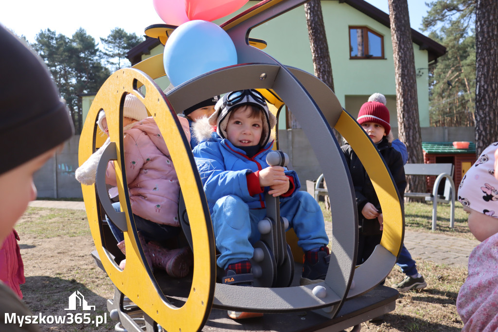 Fotorelacja: Nowe place zabaw przy Żłobkach Gminnych w Poraju i Żarkach-Letnisku