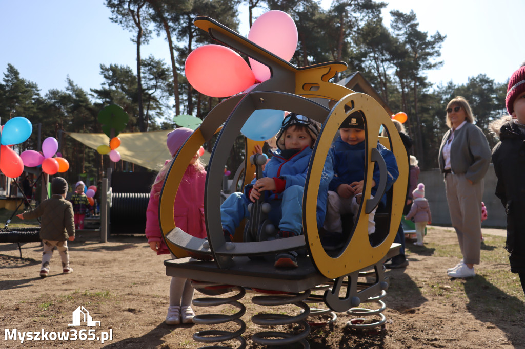 Fotorelacja: Nowe place zabaw przy Żłobkach Gminnych w Poraju i Żarkach-Letnisku