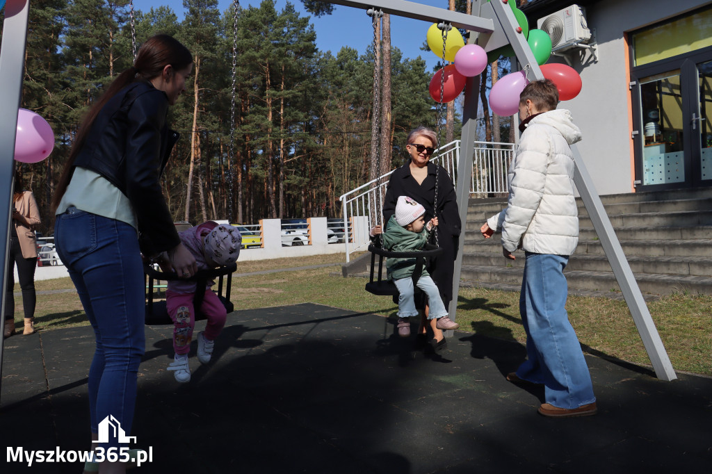 Fotorelacja: Nowe place zabaw przy Żłobkach Gminnych w Poraju i Żarkach-Letnisku