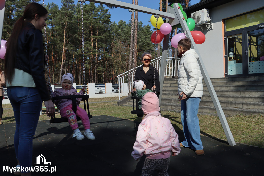Fotorelacja: Nowe place zabaw przy Żłobkach Gminnych w Poraju i Żarkach-Letnisku
