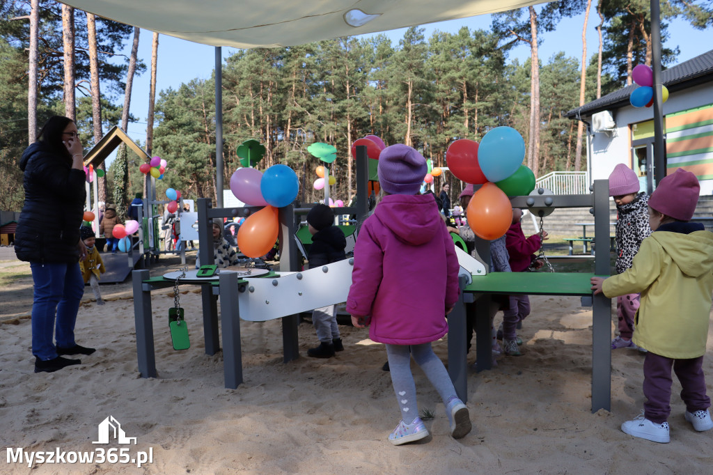 Fotorelacja: Nowe place zabaw przy Żłobkach Gminnych w Poraju i Żarkach-Letnisku
