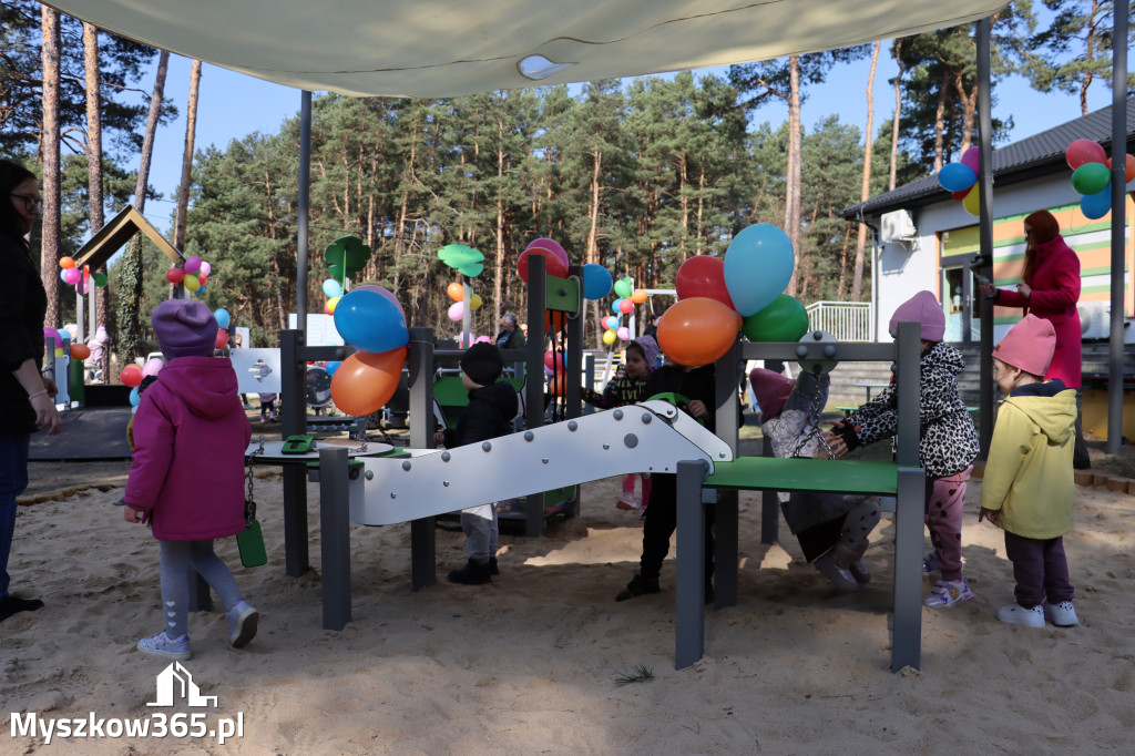 Fotorelacja: Nowe place zabaw przy Żłobkach Gminnych w Poraju i Żarkach-Letnisku
