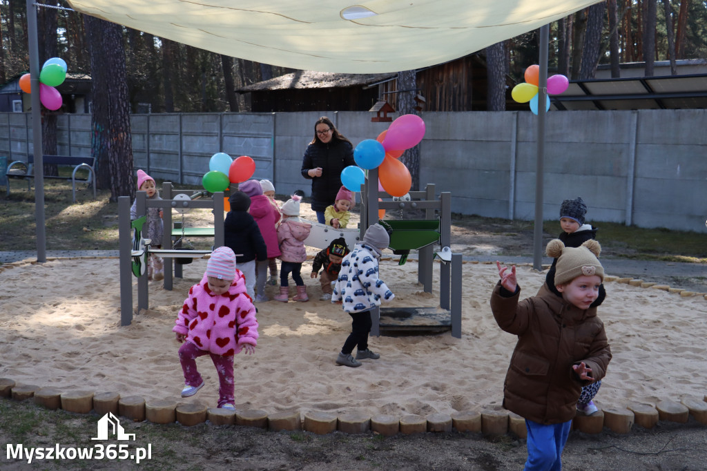 Fotorelacja: Nowe place zabaw przy Żłobkach Gminnych w Poraju i Żarkach-Letnisku