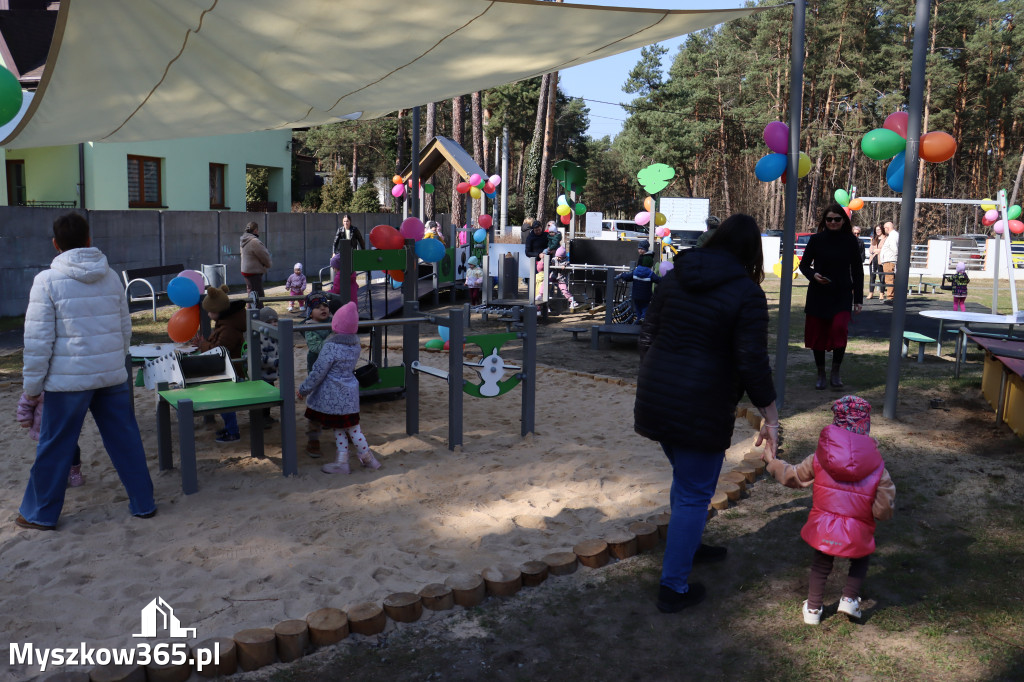 Fotorelacja: Nowe place zabaw przy Żłobkach Gminnych w Poraju i Żarkach-Letnisku