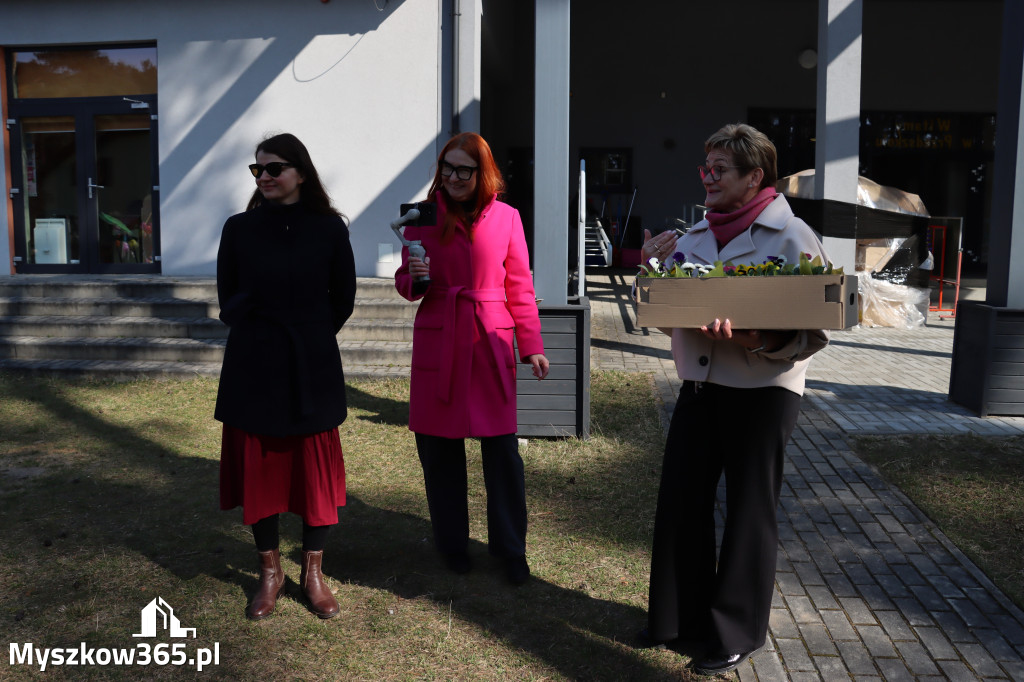 Fotorelacja: Nowe place zabaw przy Żłobkach Gminnych w Poraju i Żarkach-Letnisku