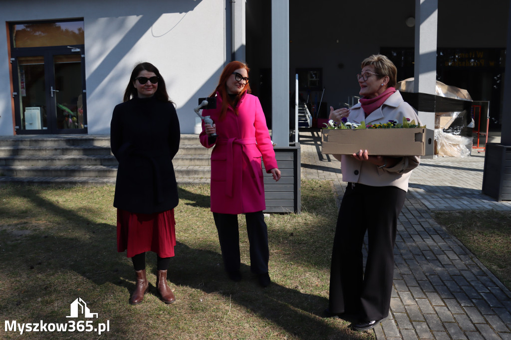 Fotorelacja: Nowe place zabaw przy Żłobkach Gminnych w Poraju i Żarkach-Letnisku