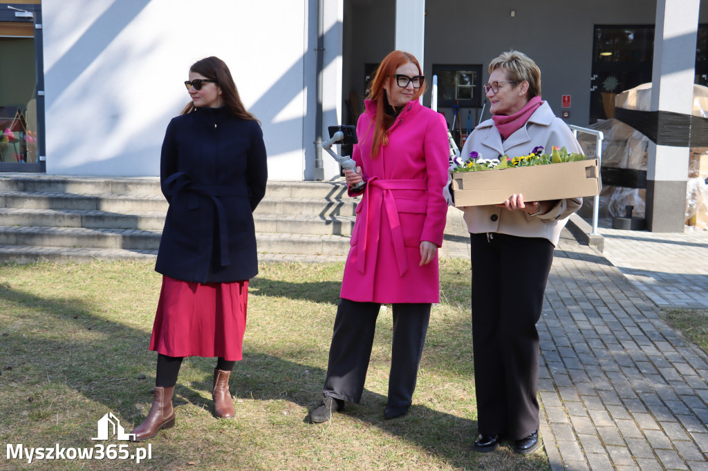 Fotorelacja: Nowe place zabaw przy Żłobkach Gminnych w Poraju i Żarkach-Letnisku