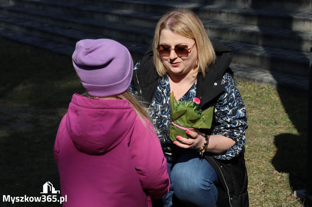 Fotorelacja: Nowe place zabaw przy Żłobkach Gminnych w Poraju i Żarkach-Letnisku