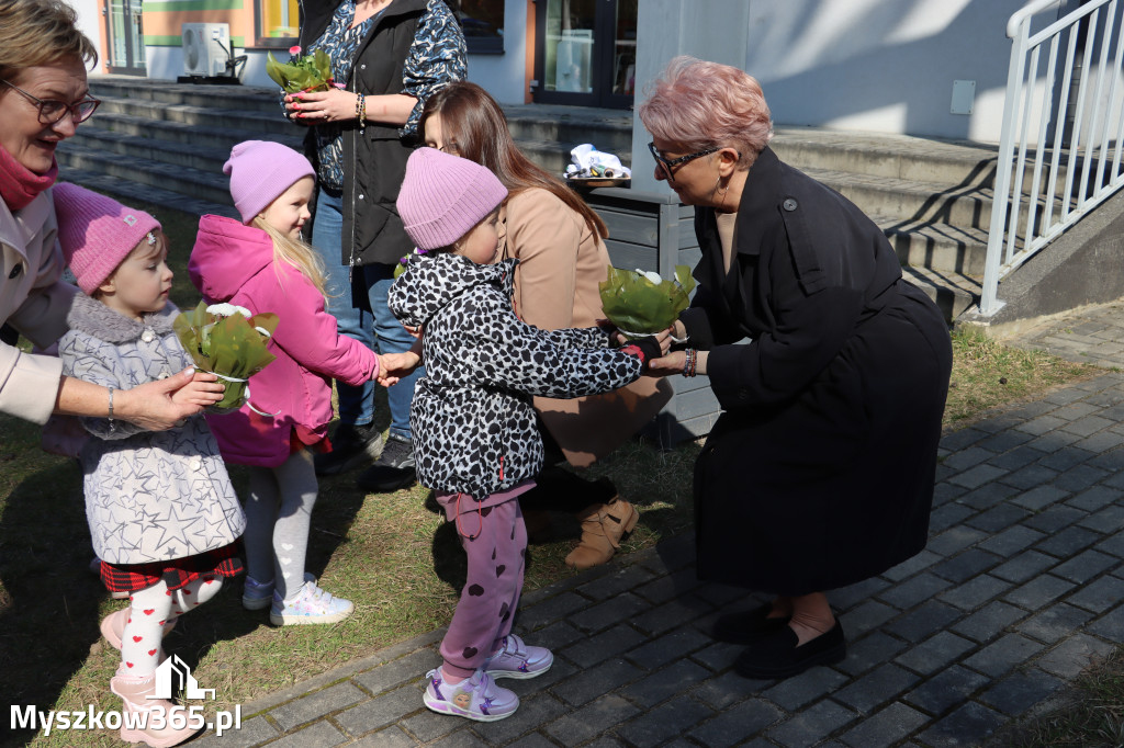 Fotorelacja: Nowe place zabaw przy Żłobkach Gminnych w Poraju i Żarkach-Letnisku