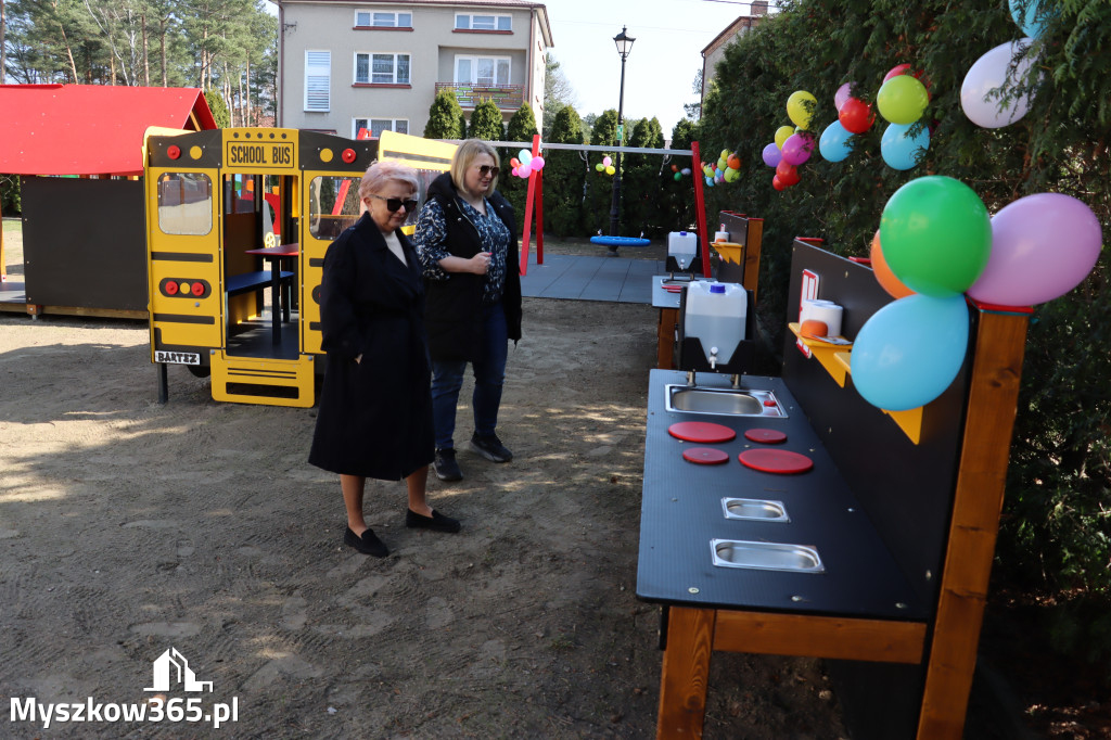 Fotorelacja: Nowe place zabaw przy Żłobkach Gminnych w Poraju i Żarkach-Letnisku