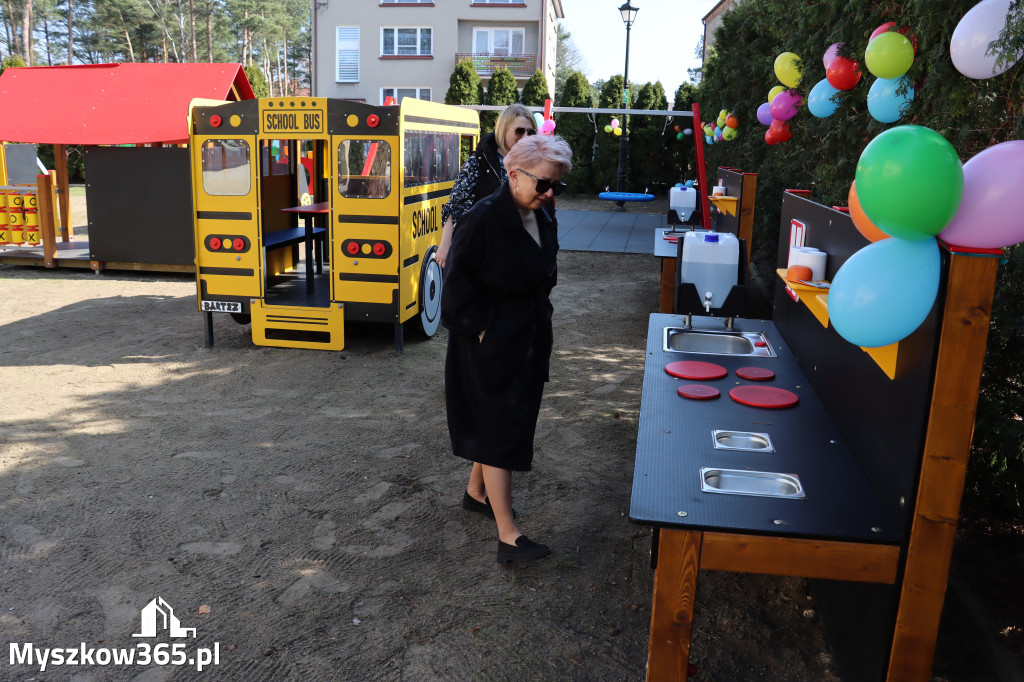 Fotorelacja: Nowe place zabaw przy Żłobkach Gminnych w Poraju i Żarkach-Letnisku