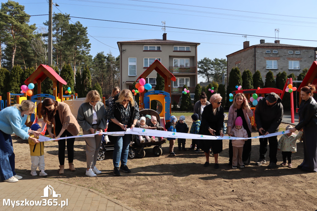 Fotorelacja: Nowe place zabaw przy Żłobkach Gminnych w Poraju i Żarkach-Letnisku