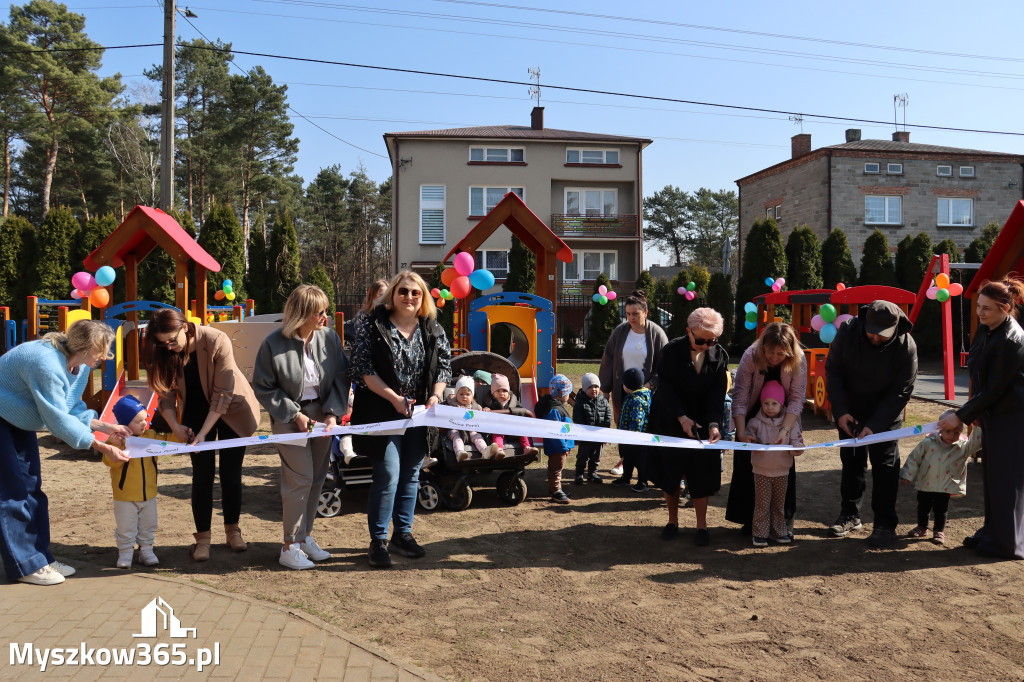 Fotorelacja: Nowe place zabaw przy Żłobkach Gminnych w Poraju i Żarkach-Letnisku