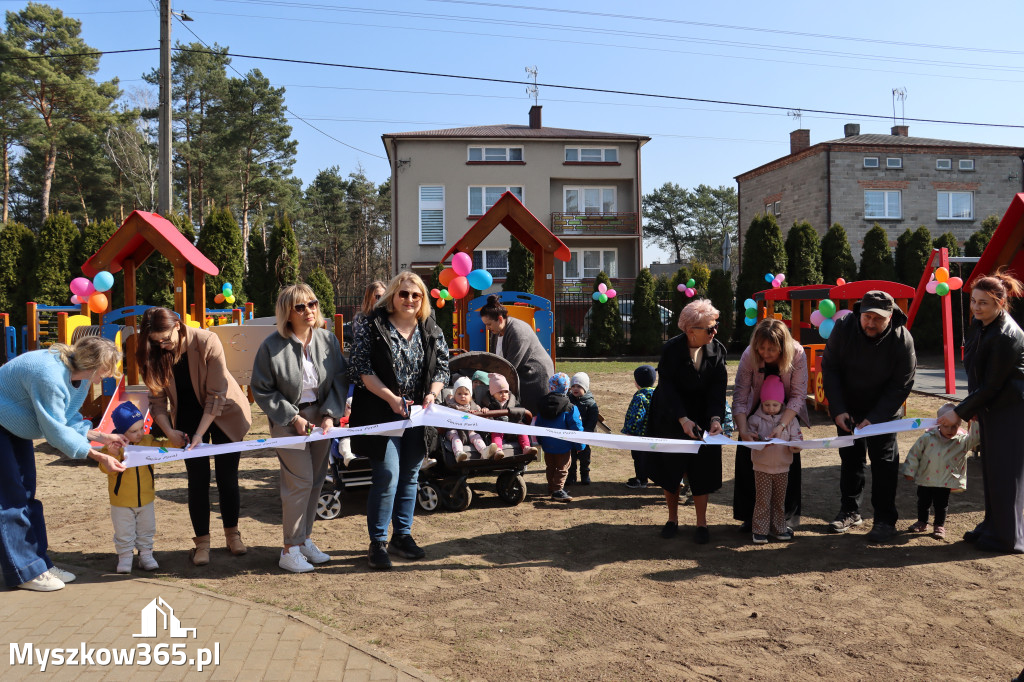 Fotorelacja: Nowe place zabaw przy Żłobkach Gminnych w Poraju i Żarkach-Letnisku